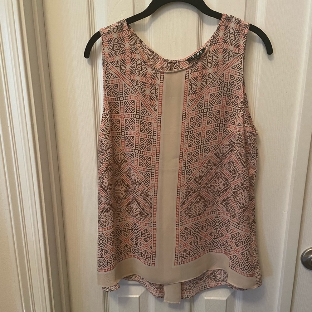 Nic and Zoe sleeveless shell. Tan and pink.